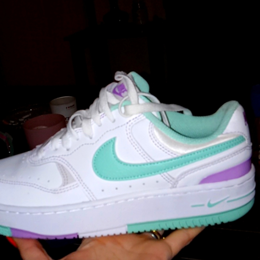 Womens nike shoes